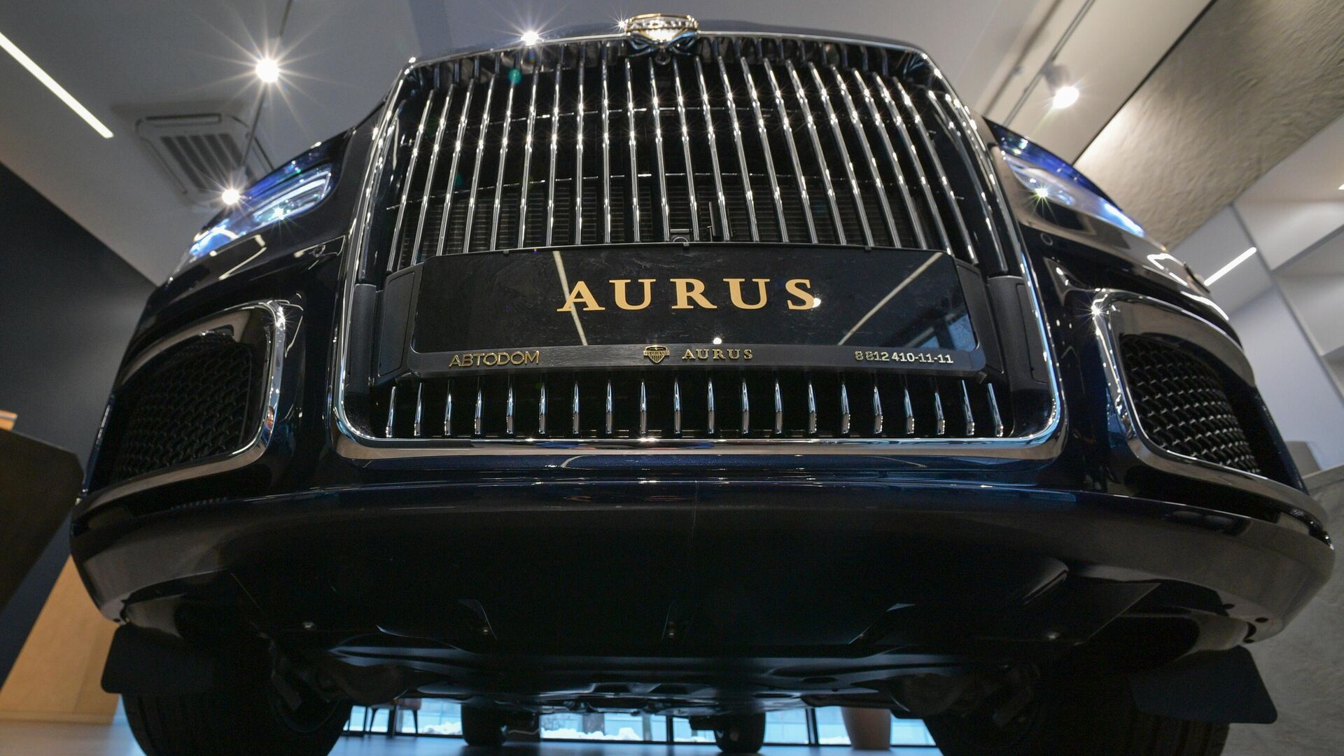 Седан Aurus Senat в первом дилерском центре российского люксового бренда Aurus Aurus Автодом Санкт-Петербург - РИА Новости, 1920, 12.11.2023