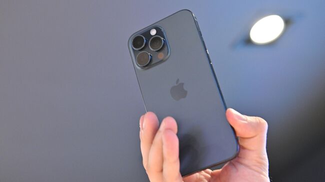 Смартфон iPhone 15
