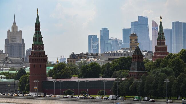 Панорамный вид на Московский Кремль и Москву-реку. Архивное фото